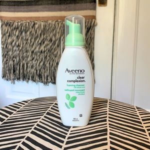 NWT Aveeno foaming cleanser